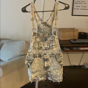 Light distressed blue jean overalls women’s medium